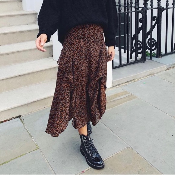 Topshop Dresses & Skirts - TOPSHOP PETITE Leopard midaxi skirt